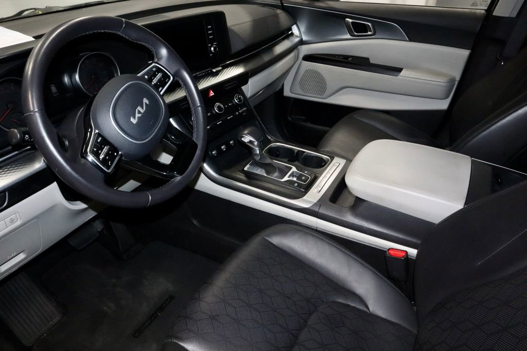 2024 Kia Carnival LX