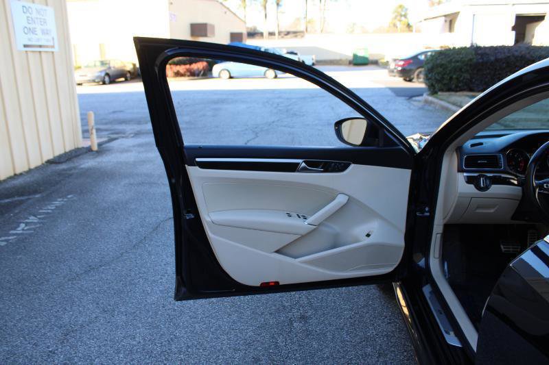 2019 Volkswagen Passat 2.0T SE R-Line