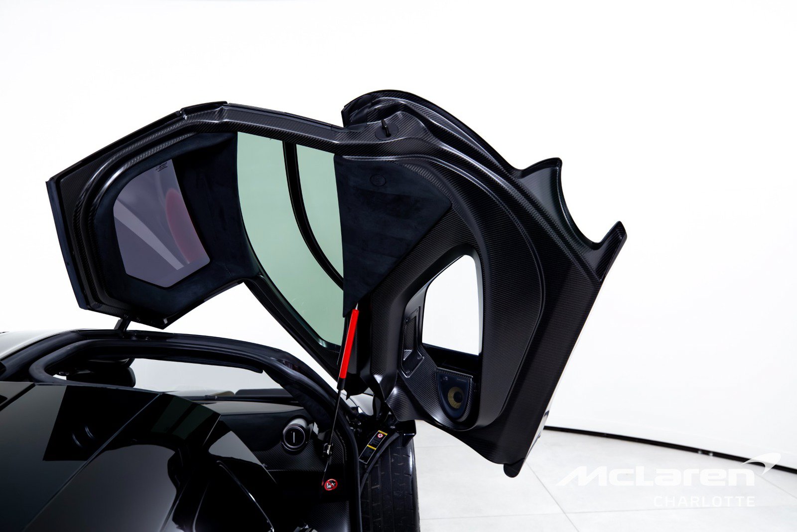 Used 2019 McLaren Senna photo 17