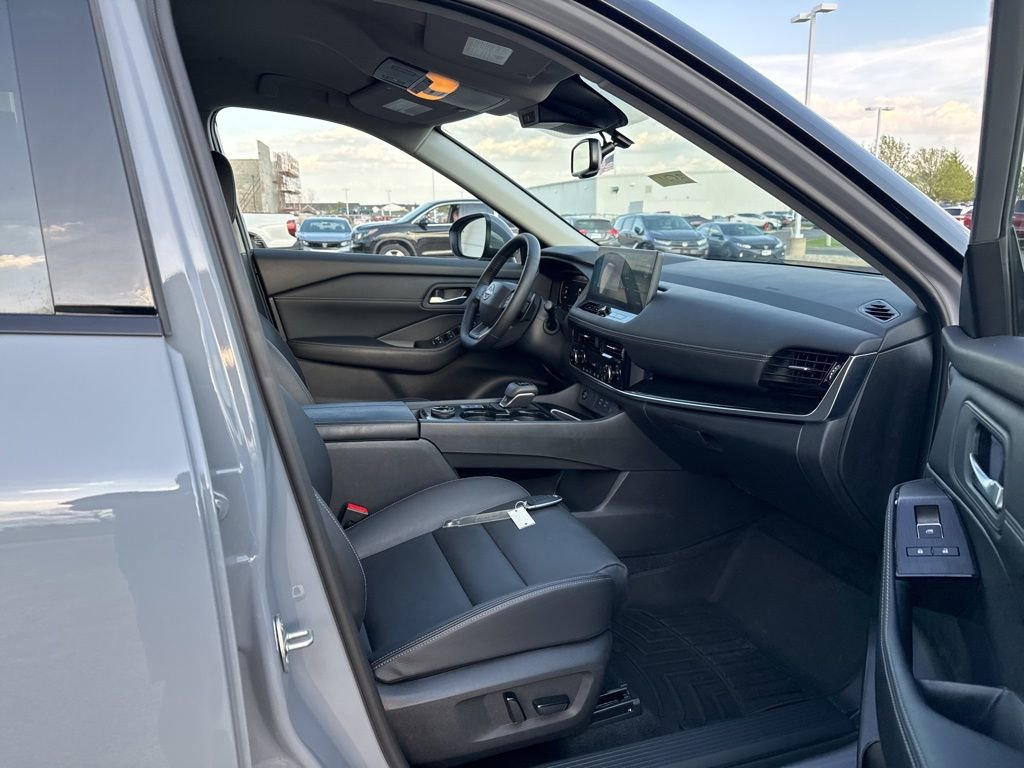 2025 Nissan Rogue SL