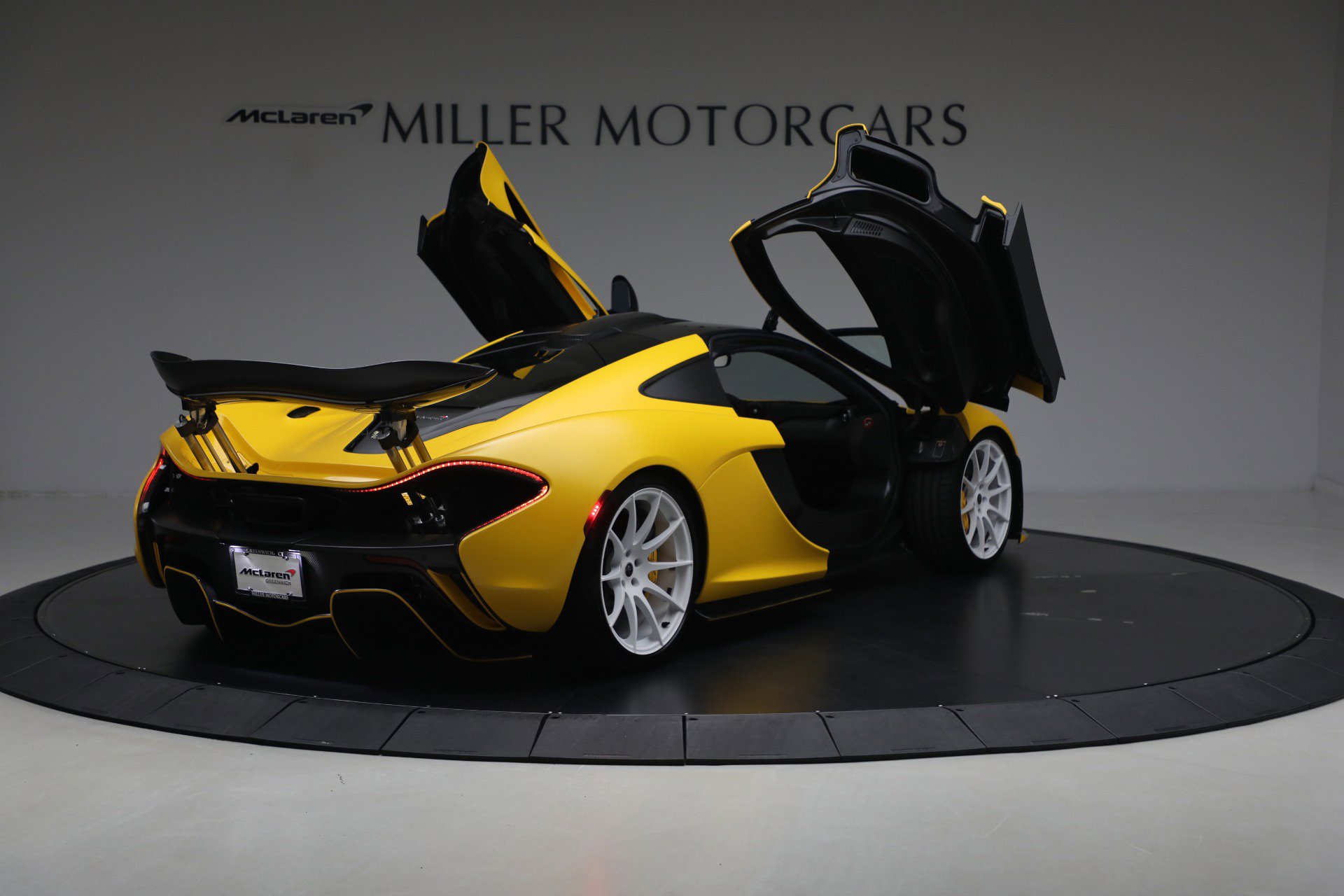 Used 2015 McLaren P1 photo 18