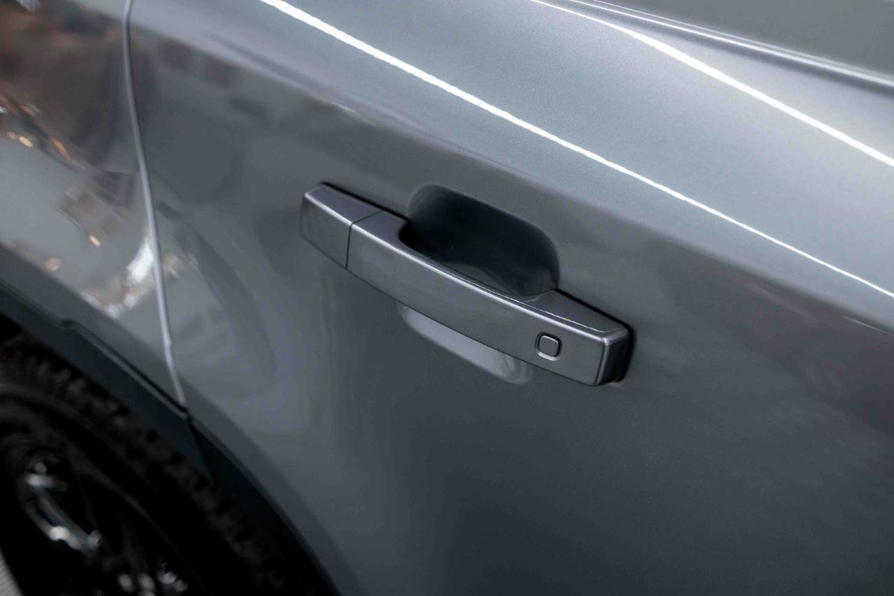 2023 Land Rover Defender 130 SE