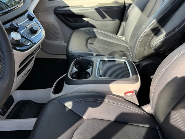 2024 Chrysler Pacifica Touring-L