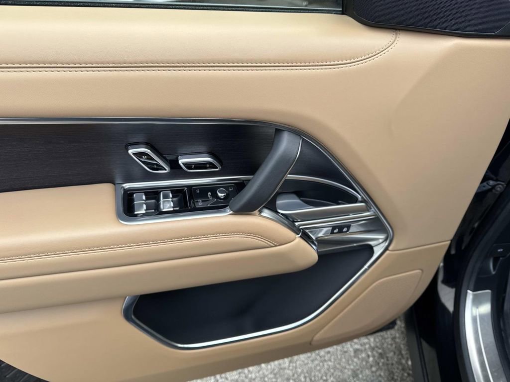 2025 Land Rover Range Rover SE