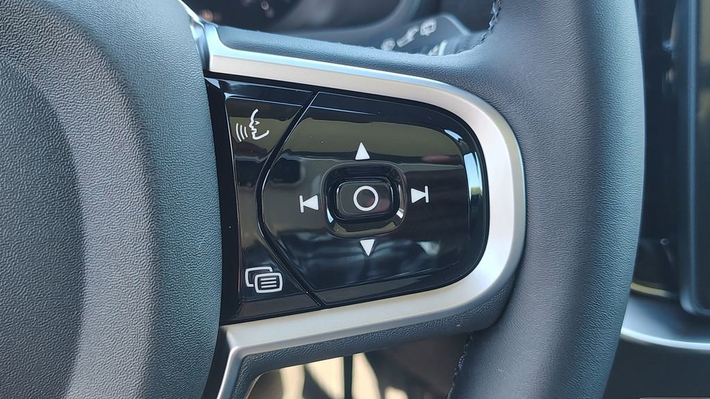 2026 Volvo Xc90 B6 Plus