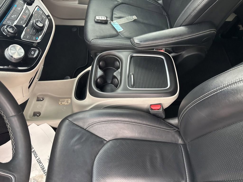 2022 Chrysler Pacifica Touring-L