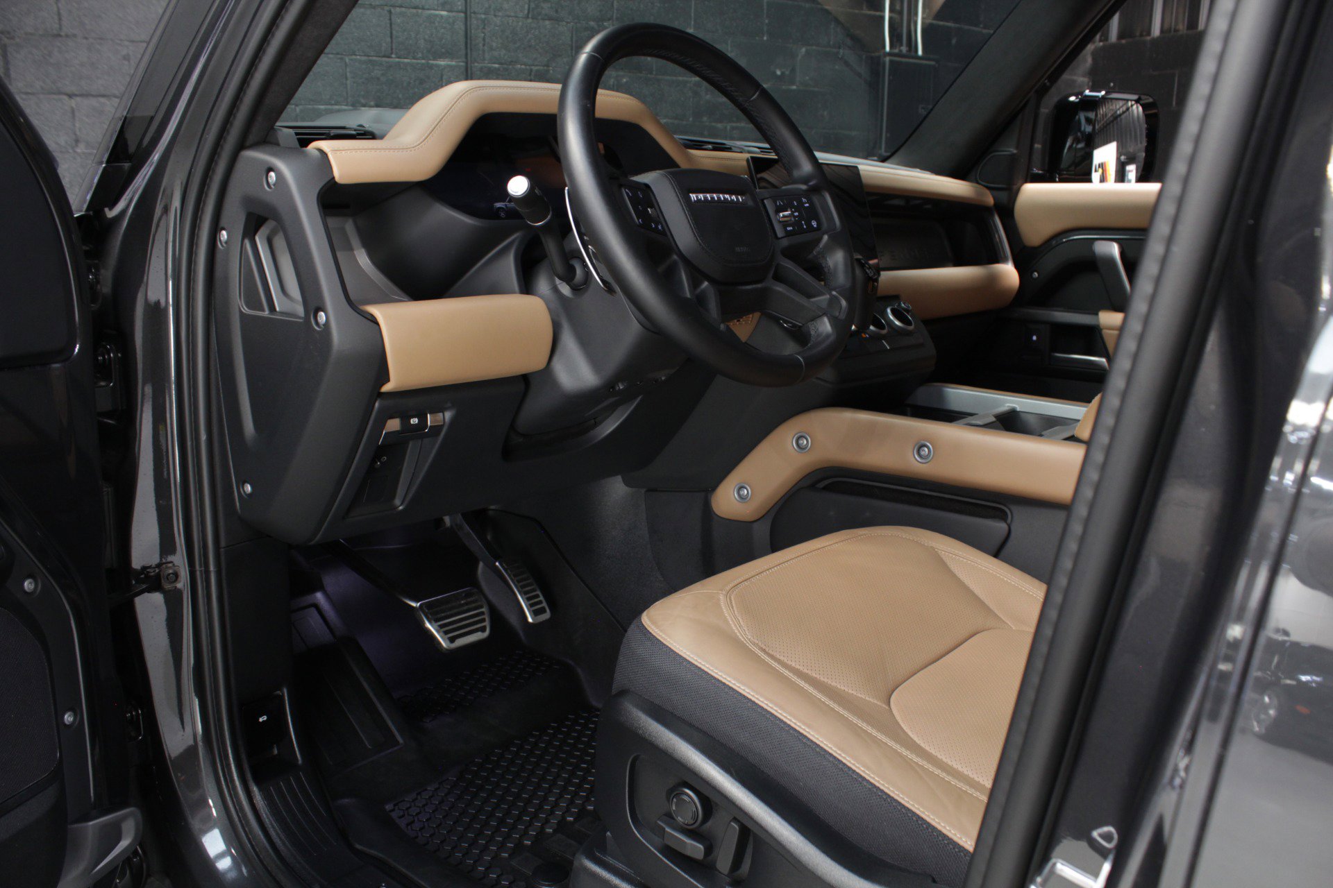 2025 Land Rover Defender 110 V8