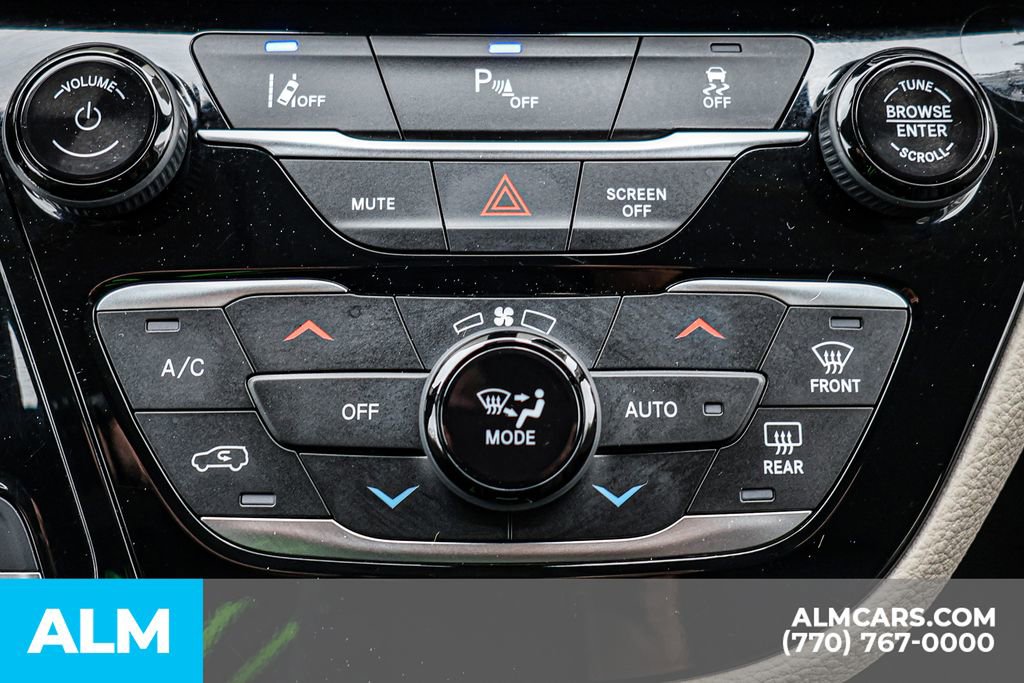 2024 Chrysler Pacifica Select