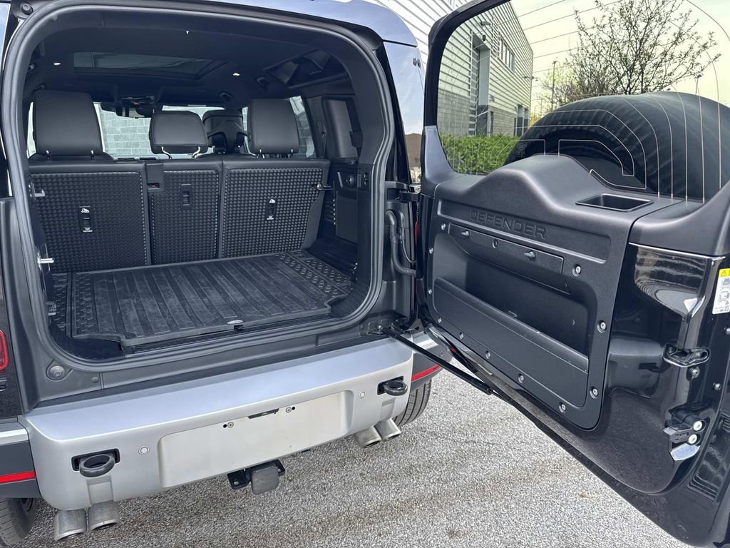2024 Land Rover Defender 110 SE