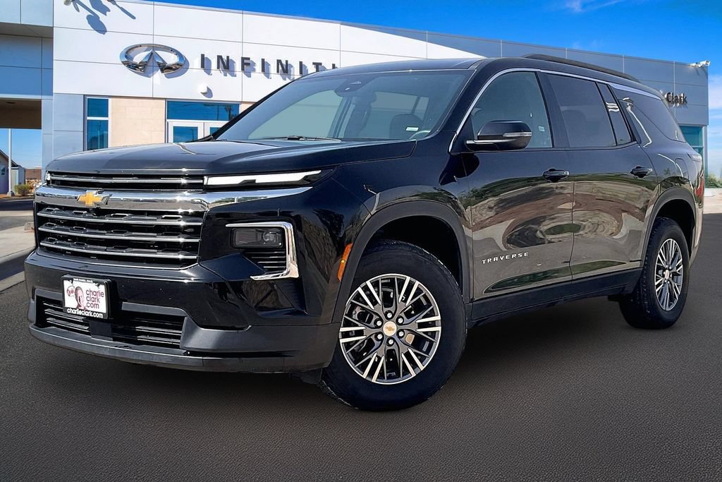 Used 2025 Chevrolet Traverse LT