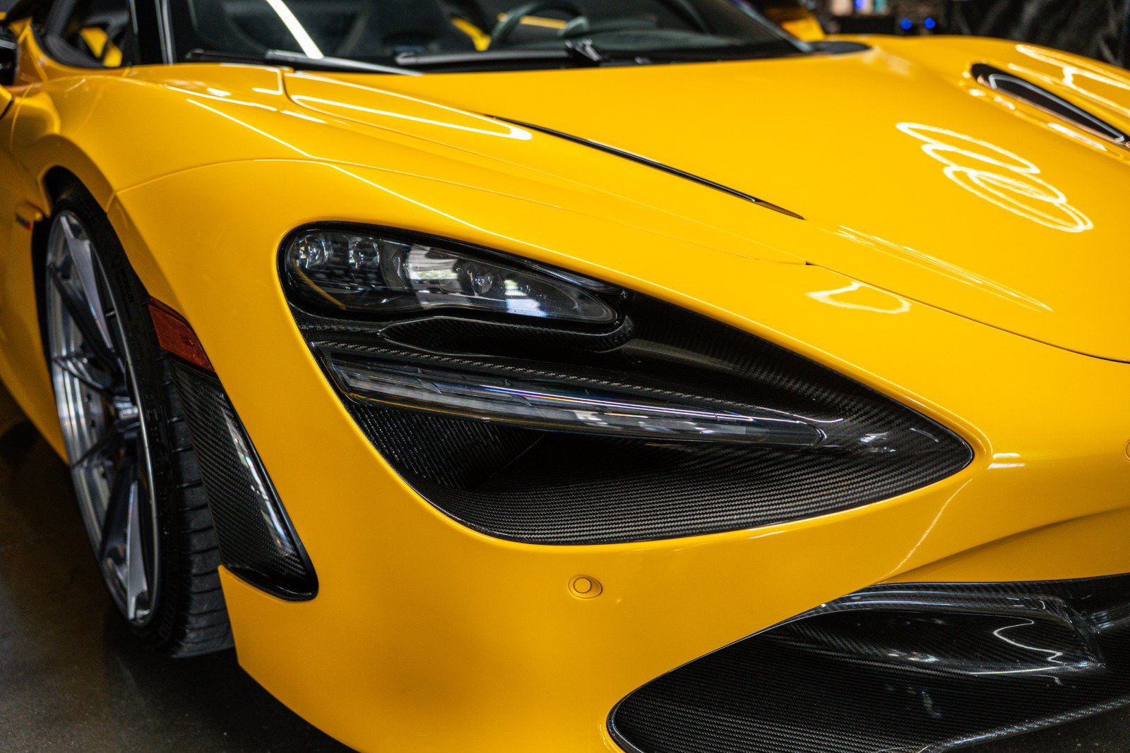 Used 2020 McLaren 720S Spider photo 8