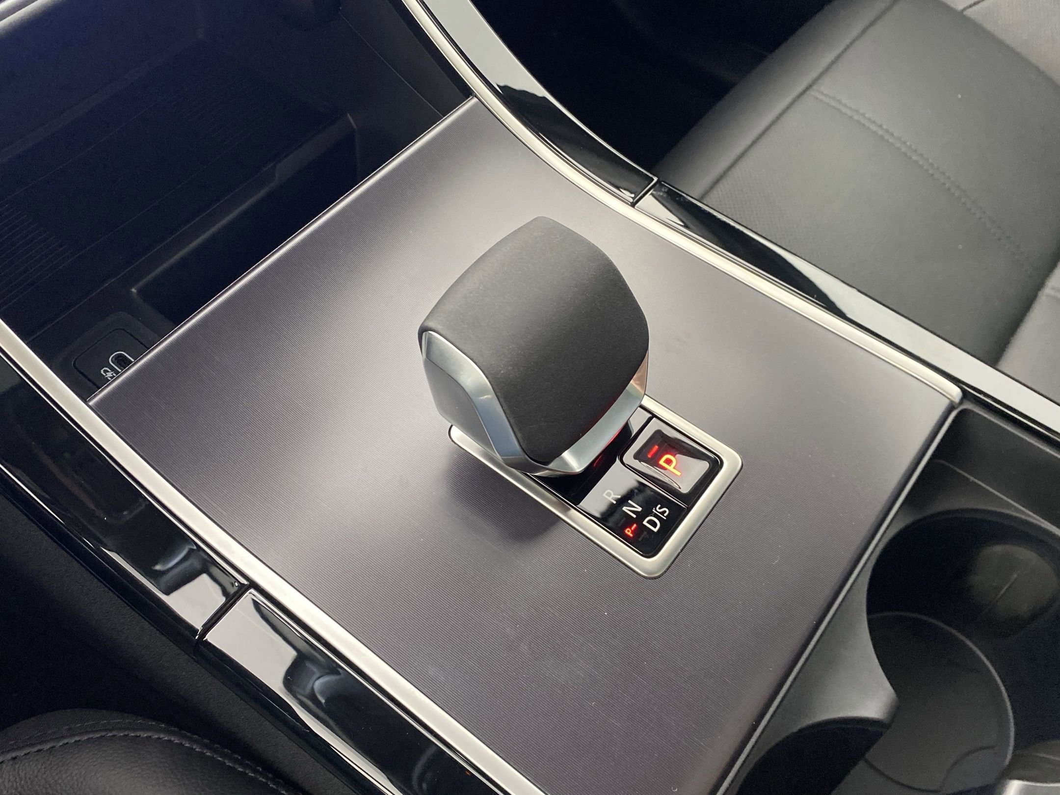 2026 Land Rover Range Rover Velar Dynamic SE