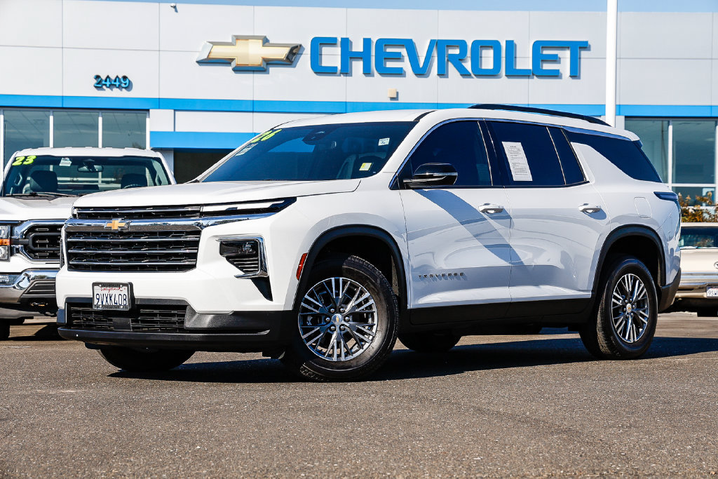 Used 2026 Chevrolet Traverse LT