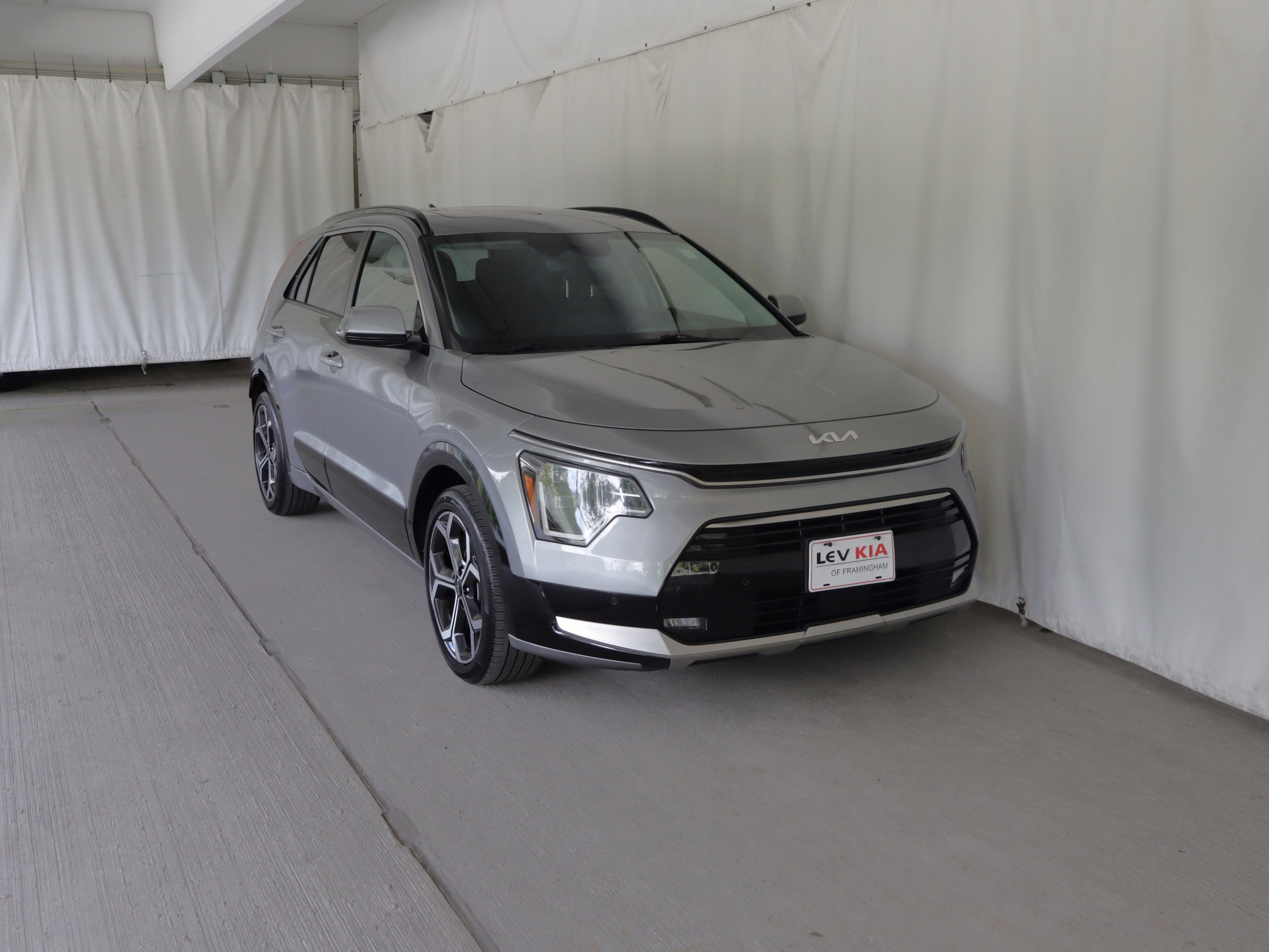 Used 2023 Kia Niro SX Touring