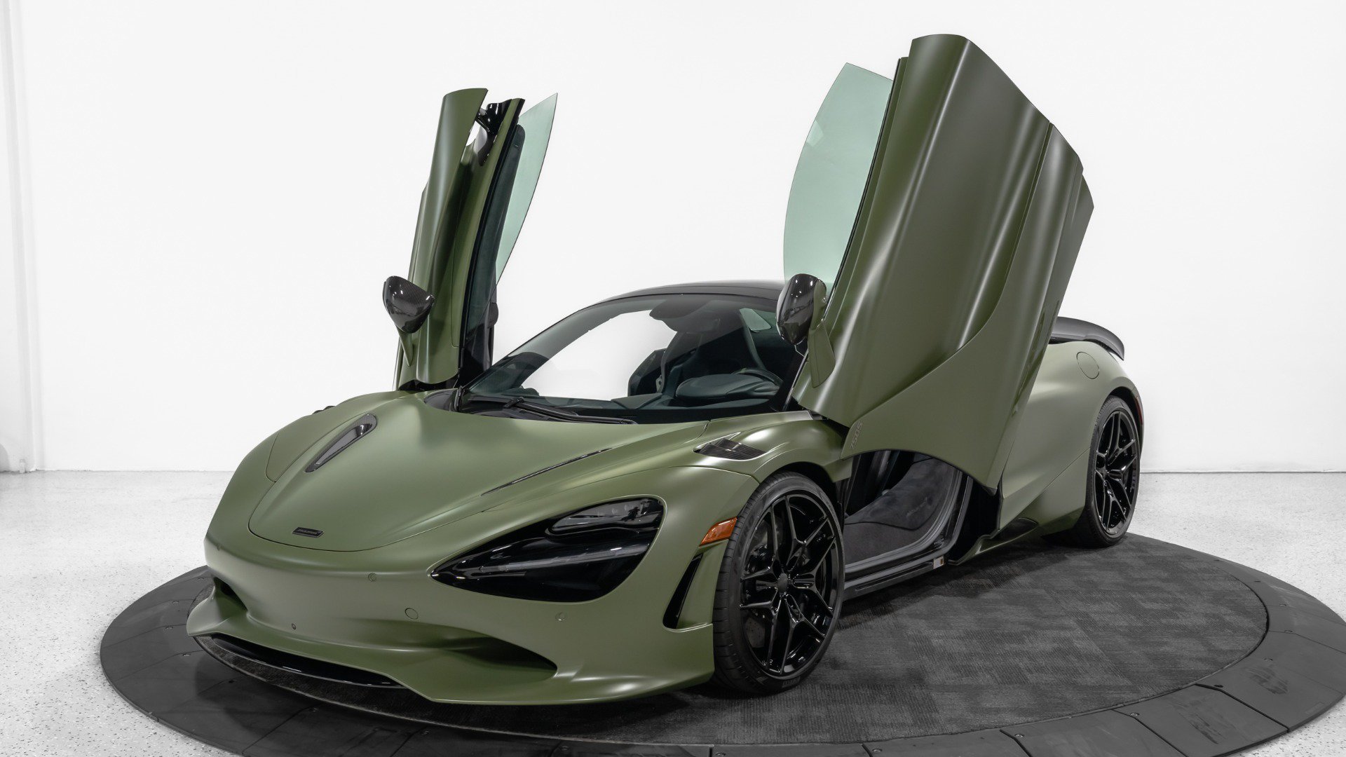 Used 2026 McLaren 750S Spider photo 3