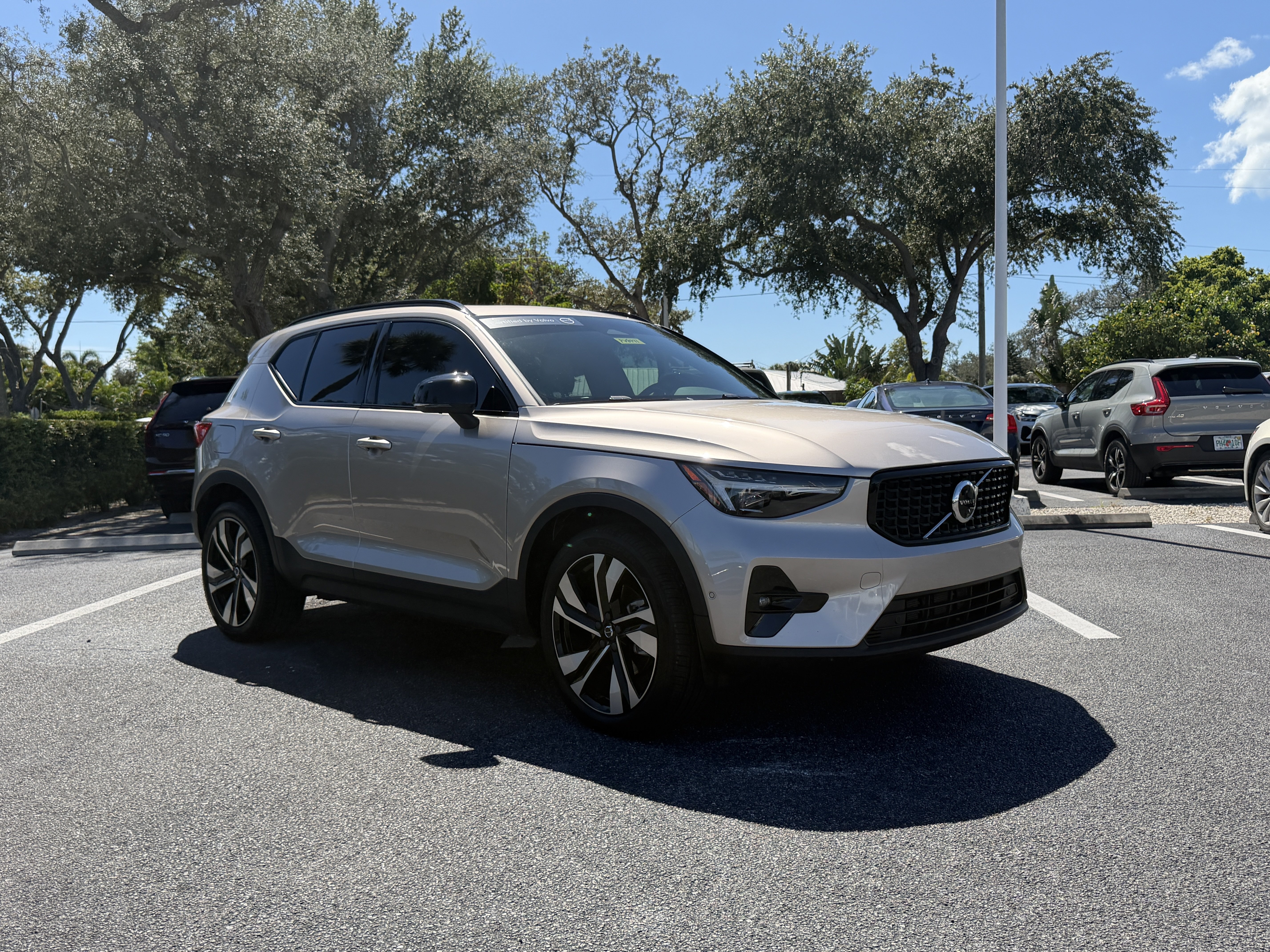 Certified 2024 Volvo XC40 B5 Plus w/ Protection Package Premier