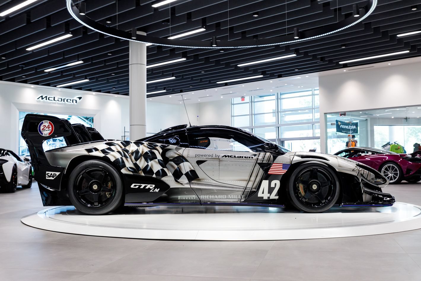 Used 2020 McLaren Senna photo 28