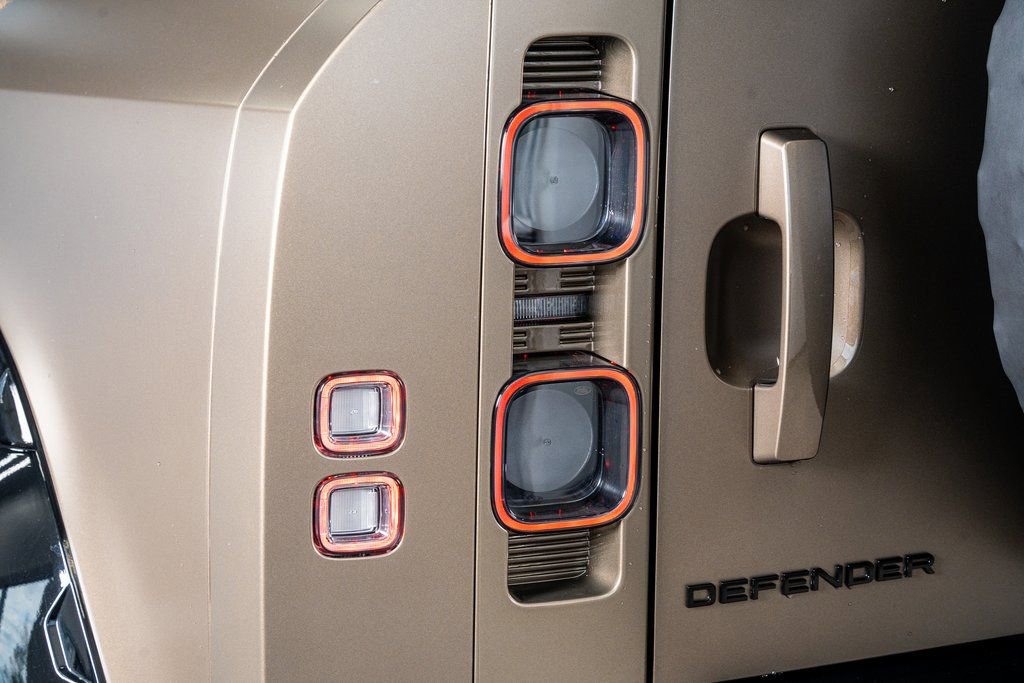 2025 Land Rover Defender 110 X