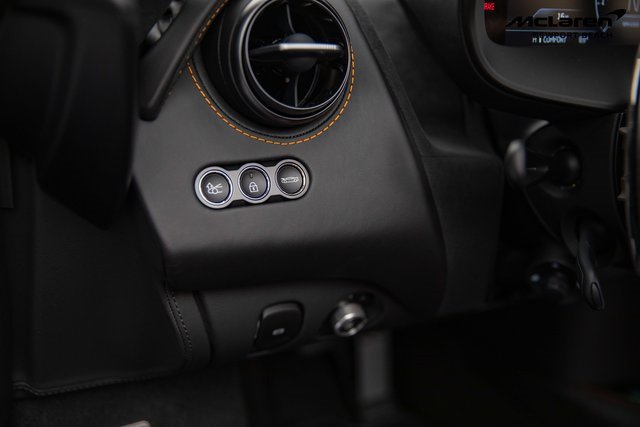 Used 2025 McLaren 750S Spider photo 16