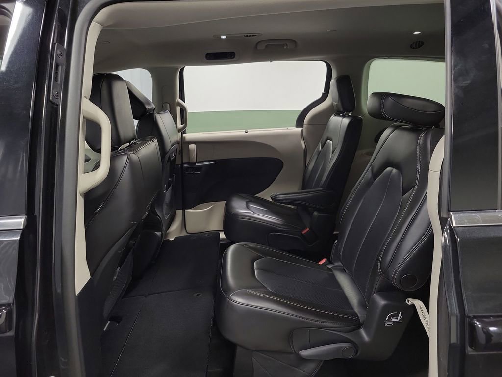 2023 Chrysler Pacifica Touring-L