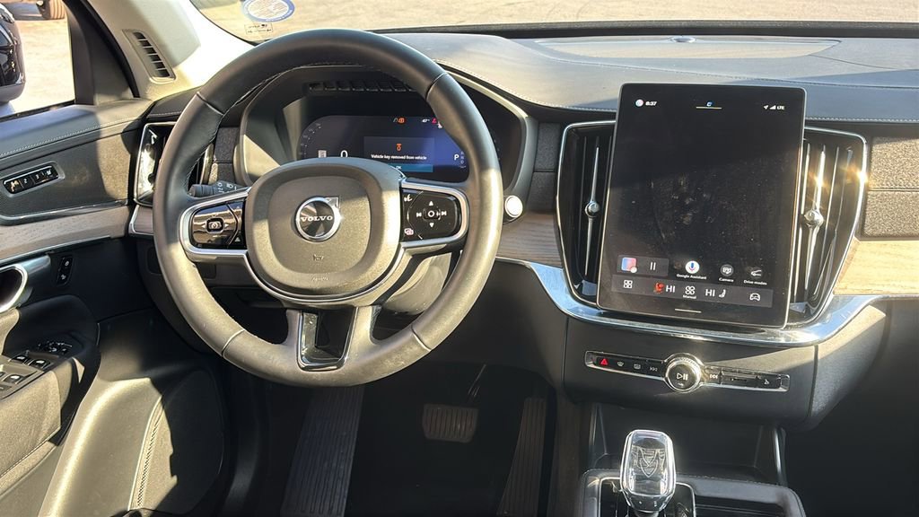 2025 Volvo Xc90 B6 Plus