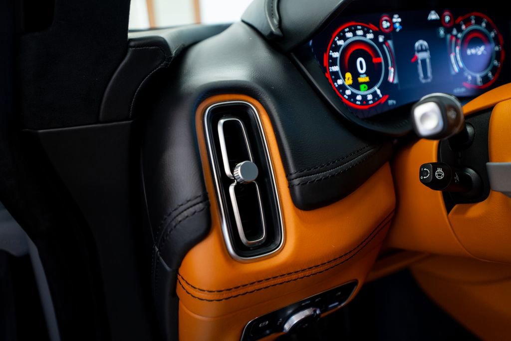 2021 Aston Martin DBX