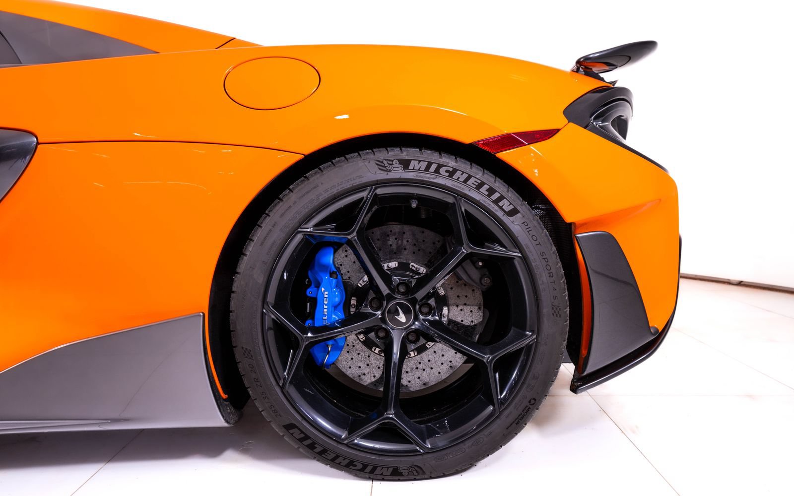 Used 2020 McLaren 600LT Spider photo 19