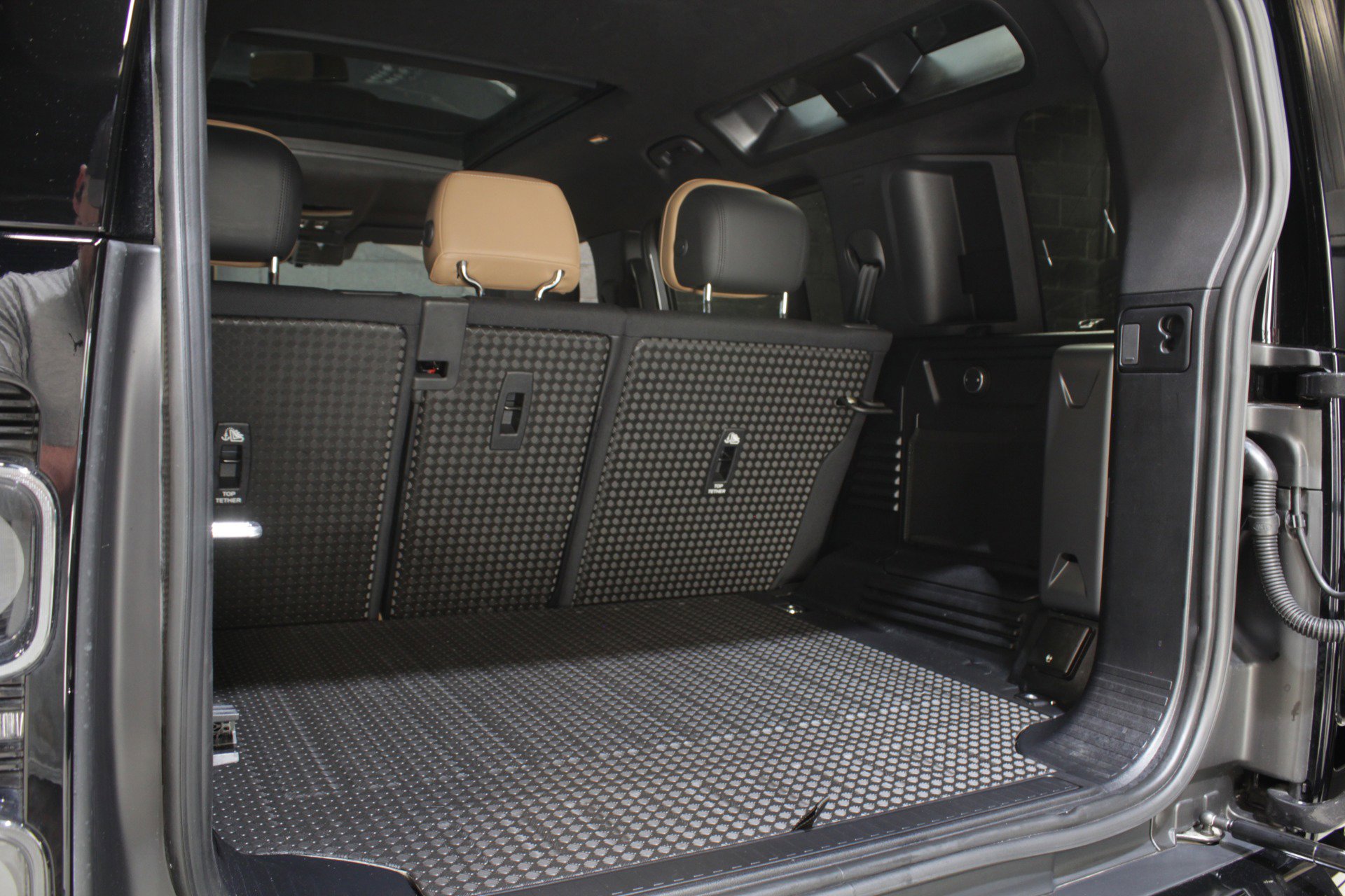 2025 Land Rover Defender 110 V8