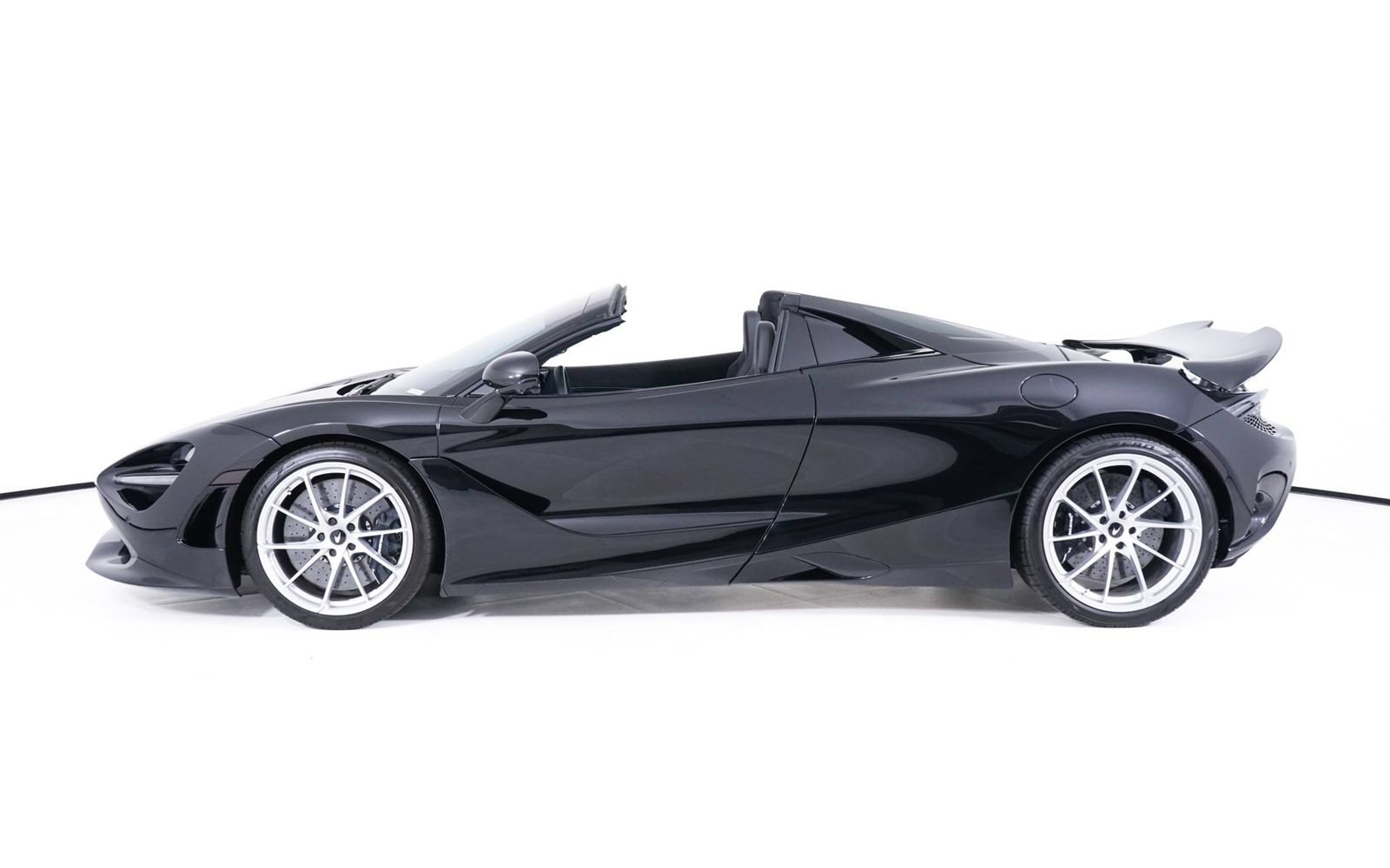 Used 2026 McLaren 750S Spider photo 2