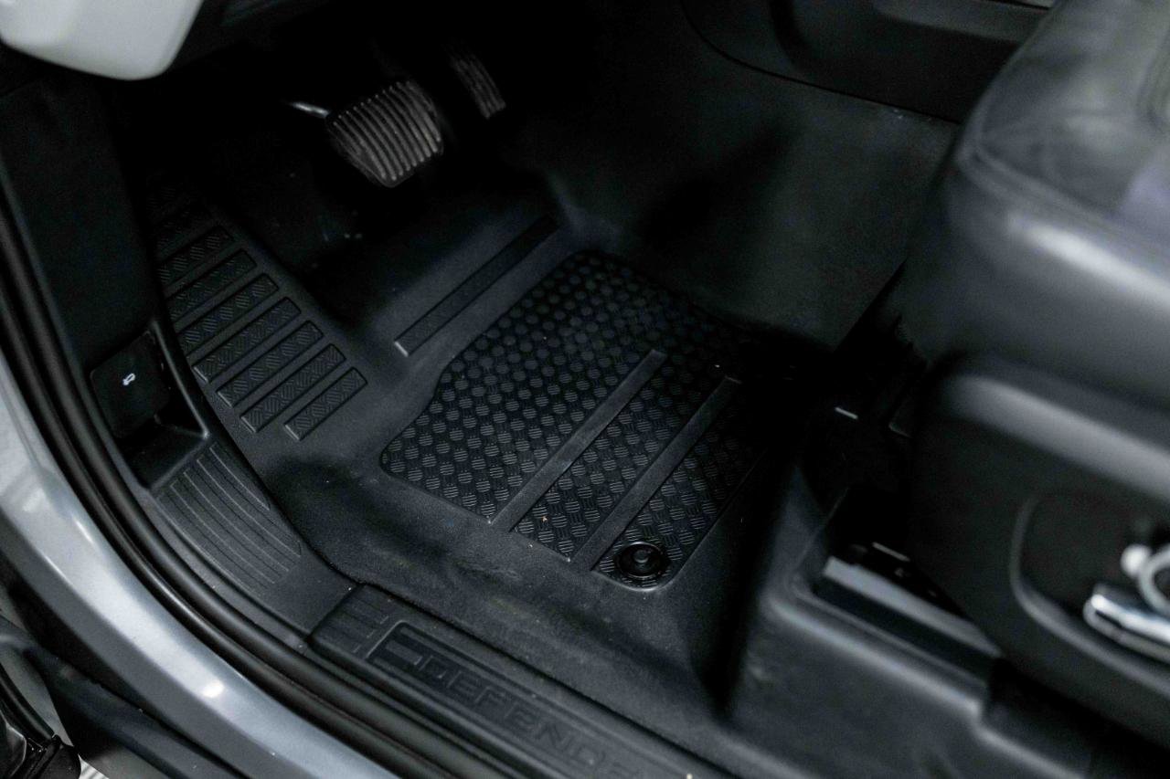 2023 Land Rover Defender 130 SE