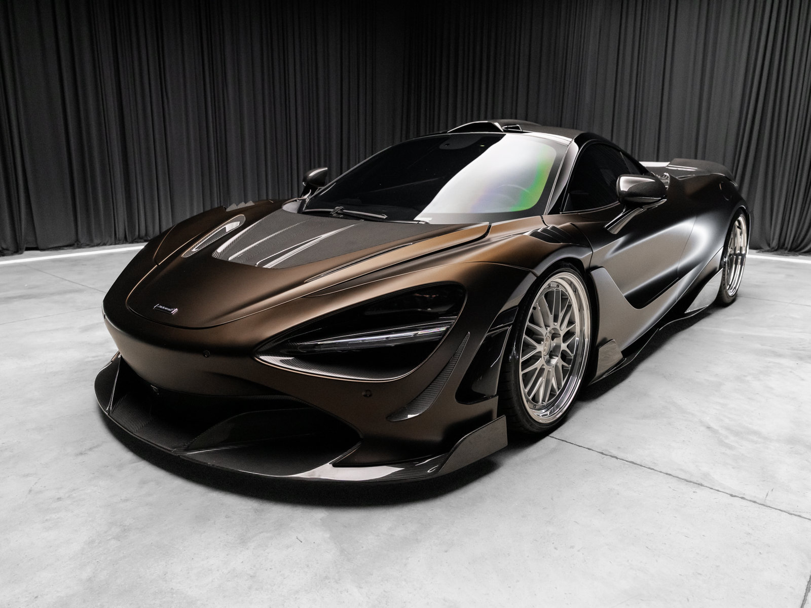 Used 2018 McLaren 720S Luxury photo 13