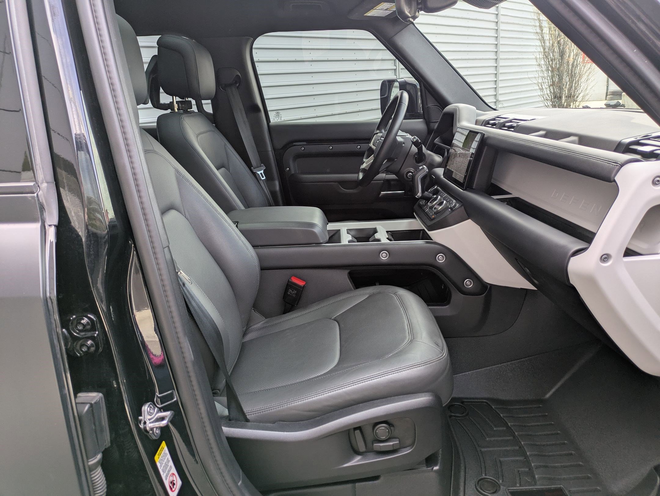 2025 Land Rover Defender 110 X-Dynamic SE