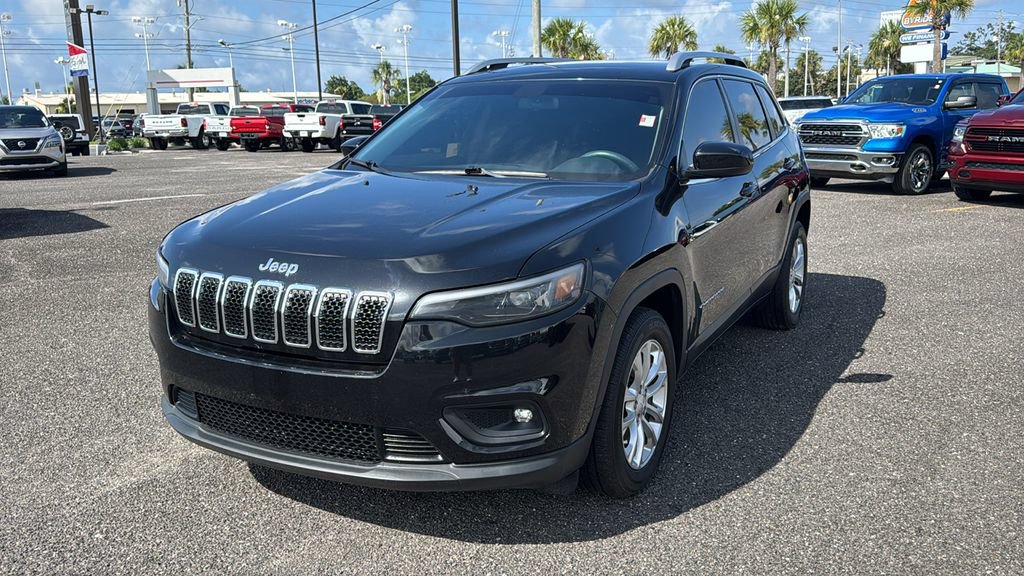 Used 2019 Jeep Cherokee Latitude w/ Popular Appearance Group