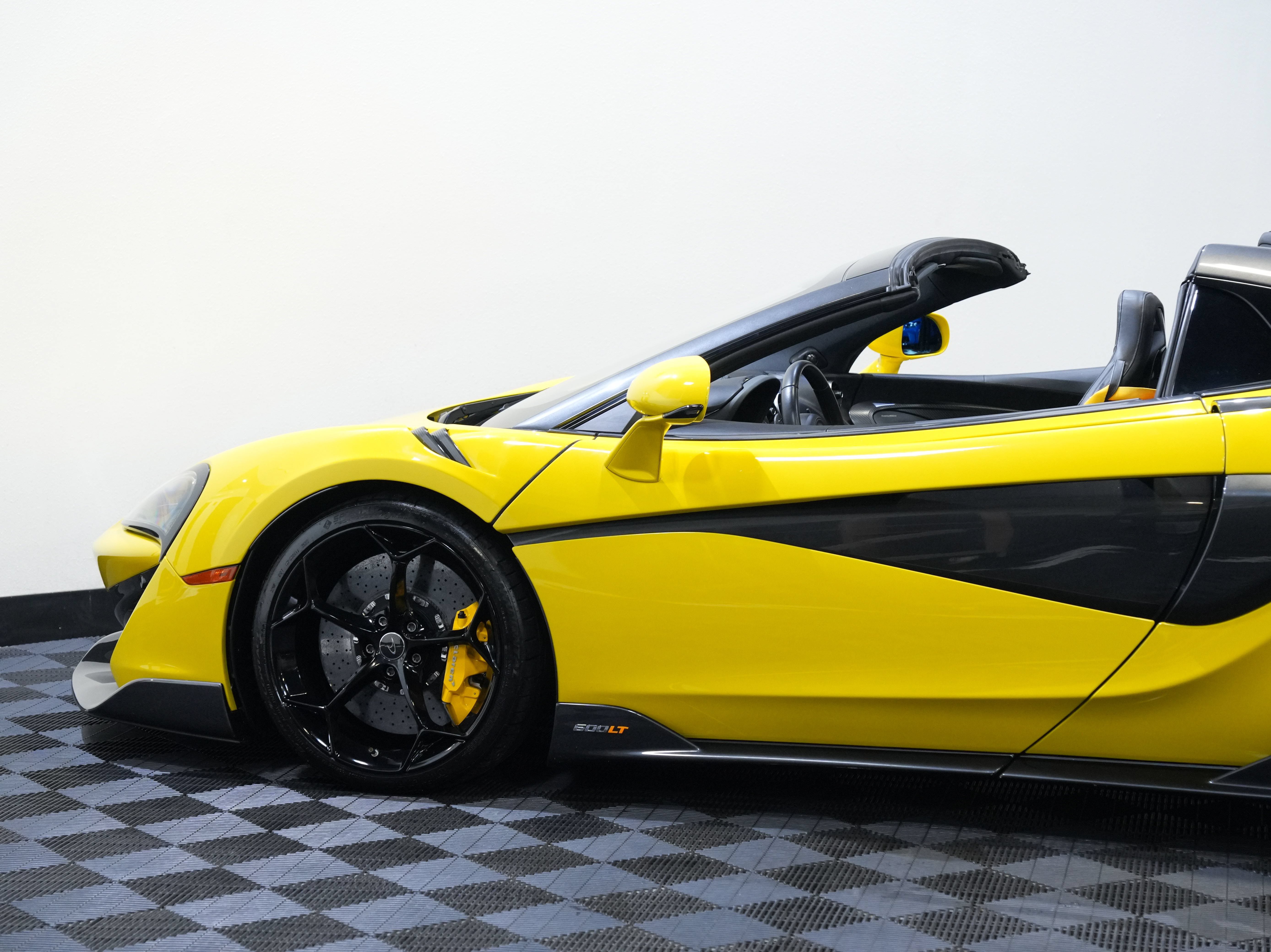 Used 2020 McLaren 600LT Spider photo 22