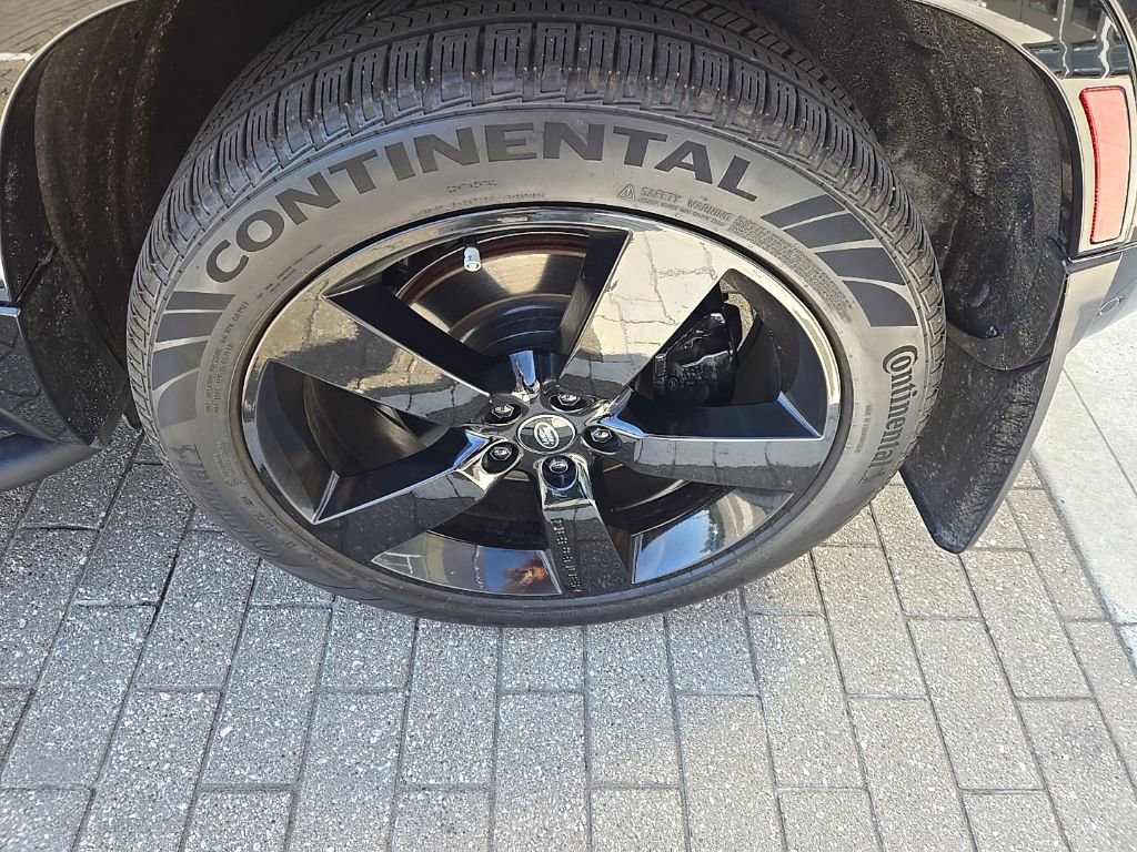 2024 Land Rover Defender 90 V8