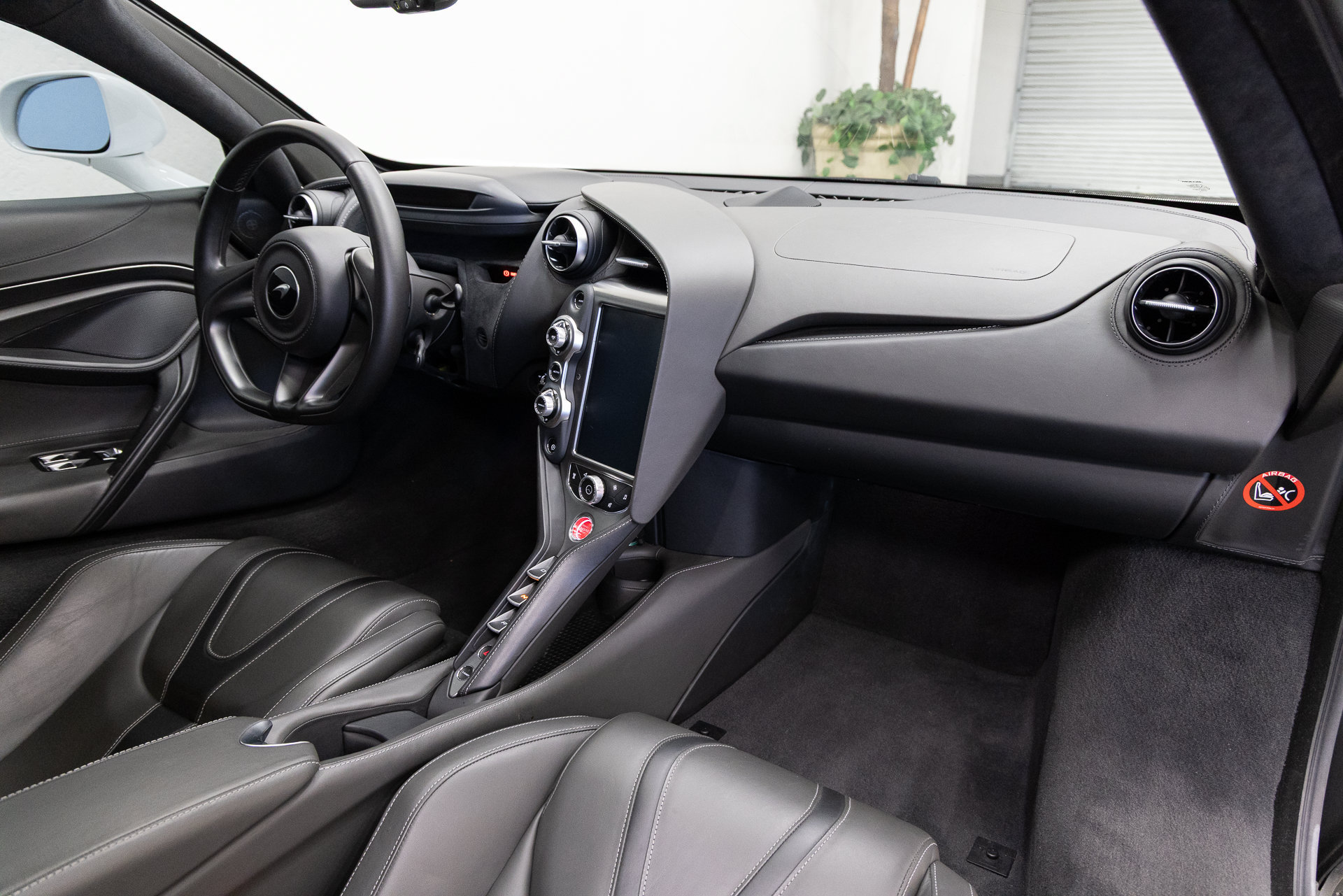 Used 2019 McLaren 720S Luxury photo 11