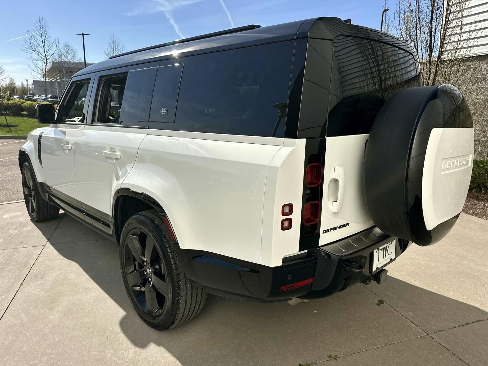 2024 Land Rover Defender 130 X-Dynamic SE