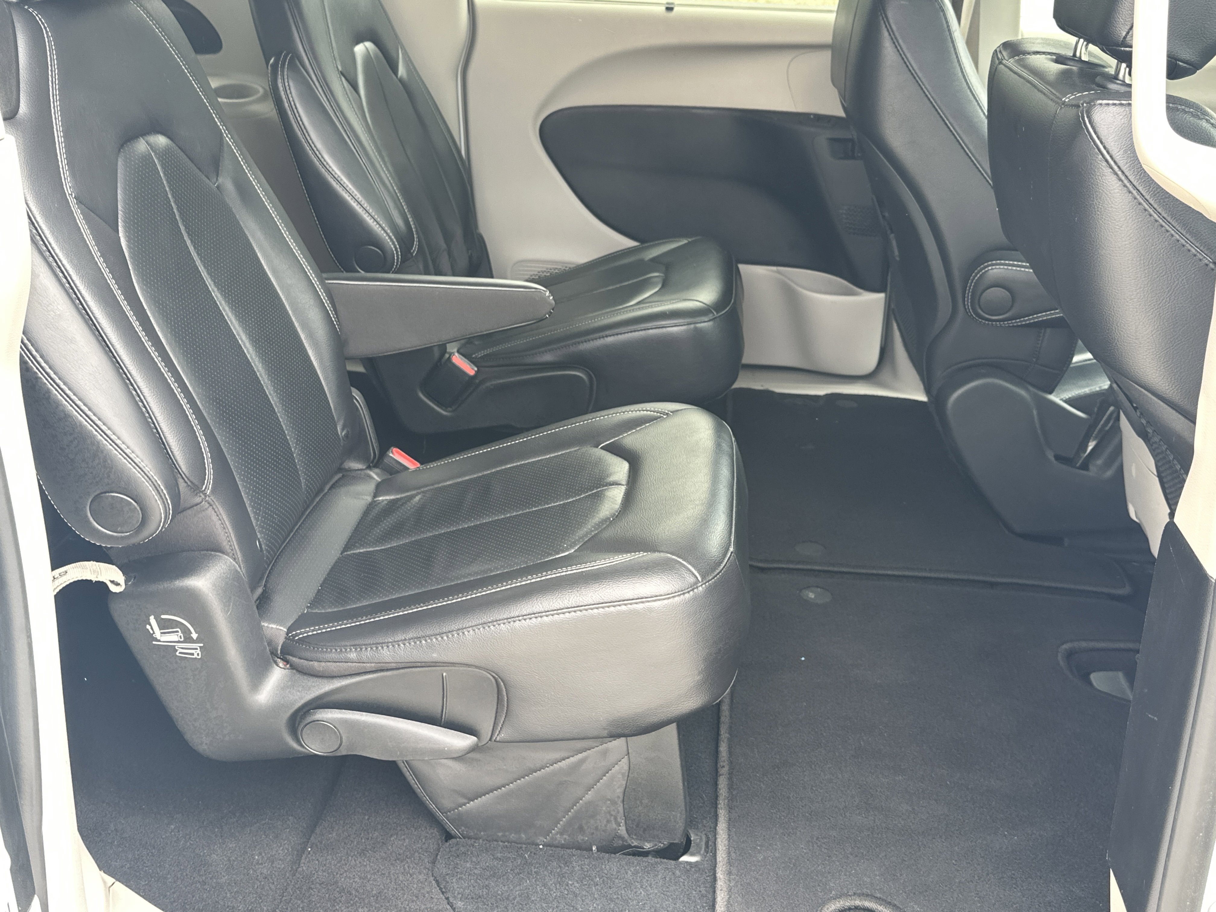 2022 Chrysler Pacifica Touring-L