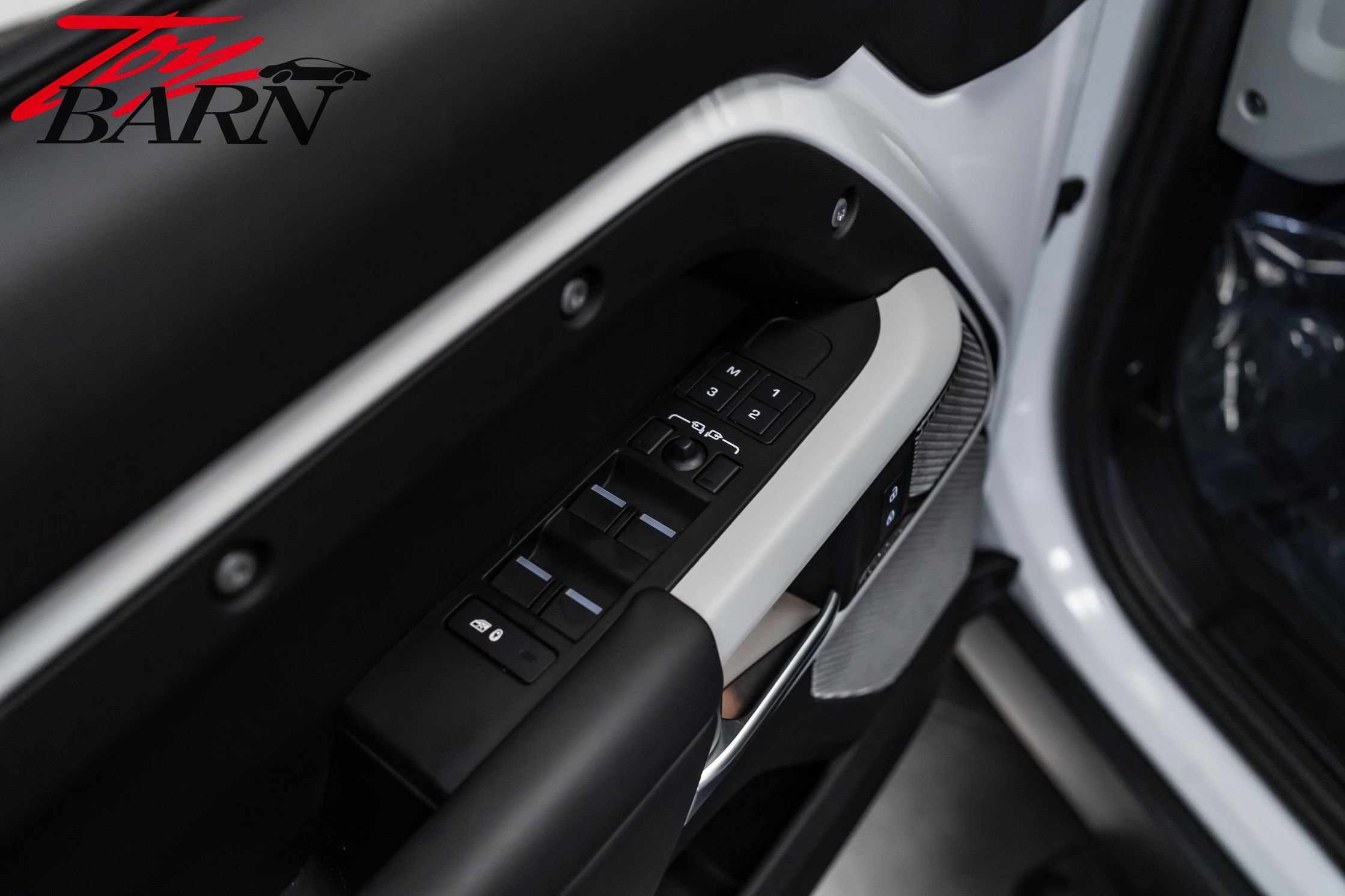 2023 Land Rover Defender 130 SE