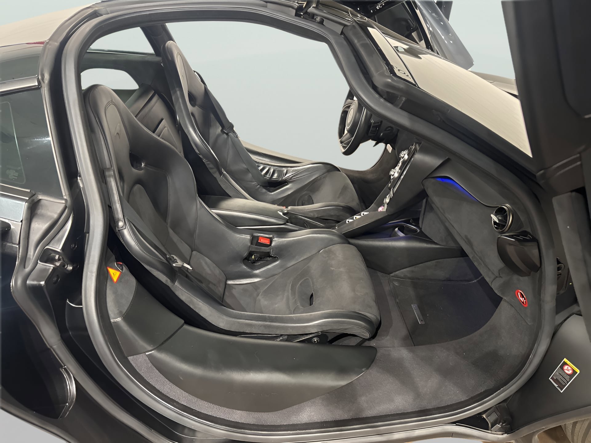 Used 2018 McLaren 720S photo 25