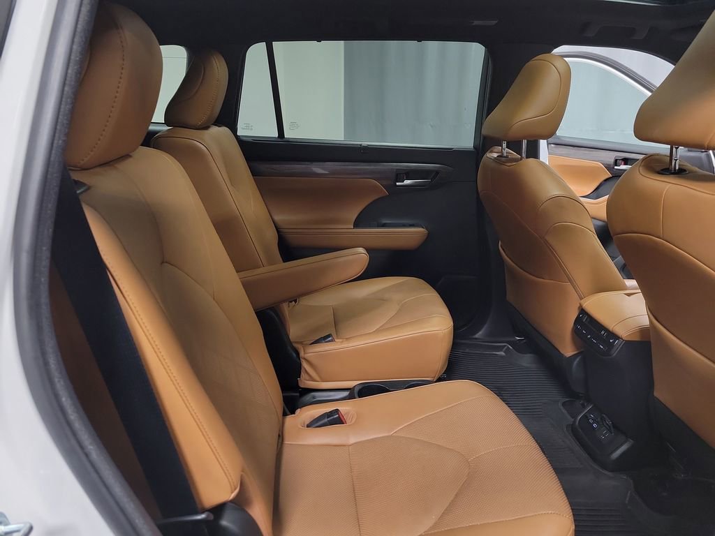 2023 Toyota Highlander Platinum