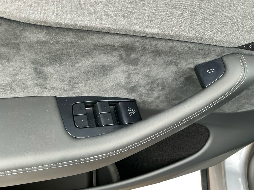 2026 Tesla Model Y 2WD