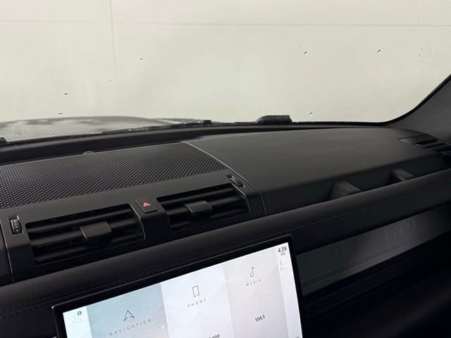 2024 Land Rover Defender 110 SE