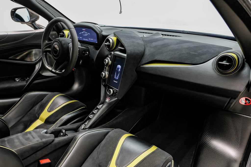 Used 2018 McLaren 720S Performance photo 13