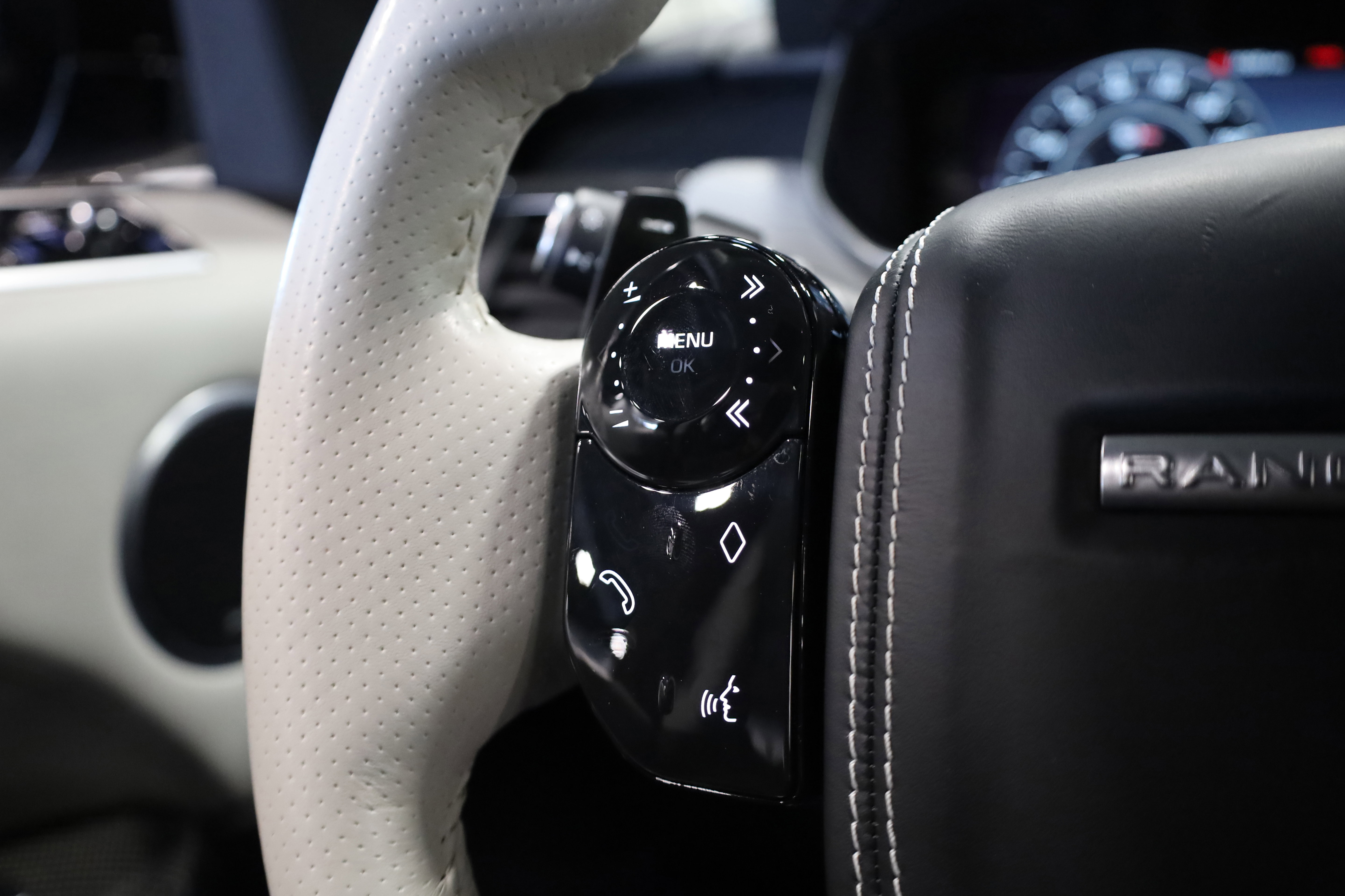 2022 Land Rover Range Rover Sport SVR Carbon Edition