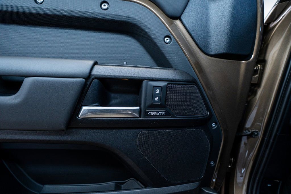 2025 Land Rover Defender 110 X