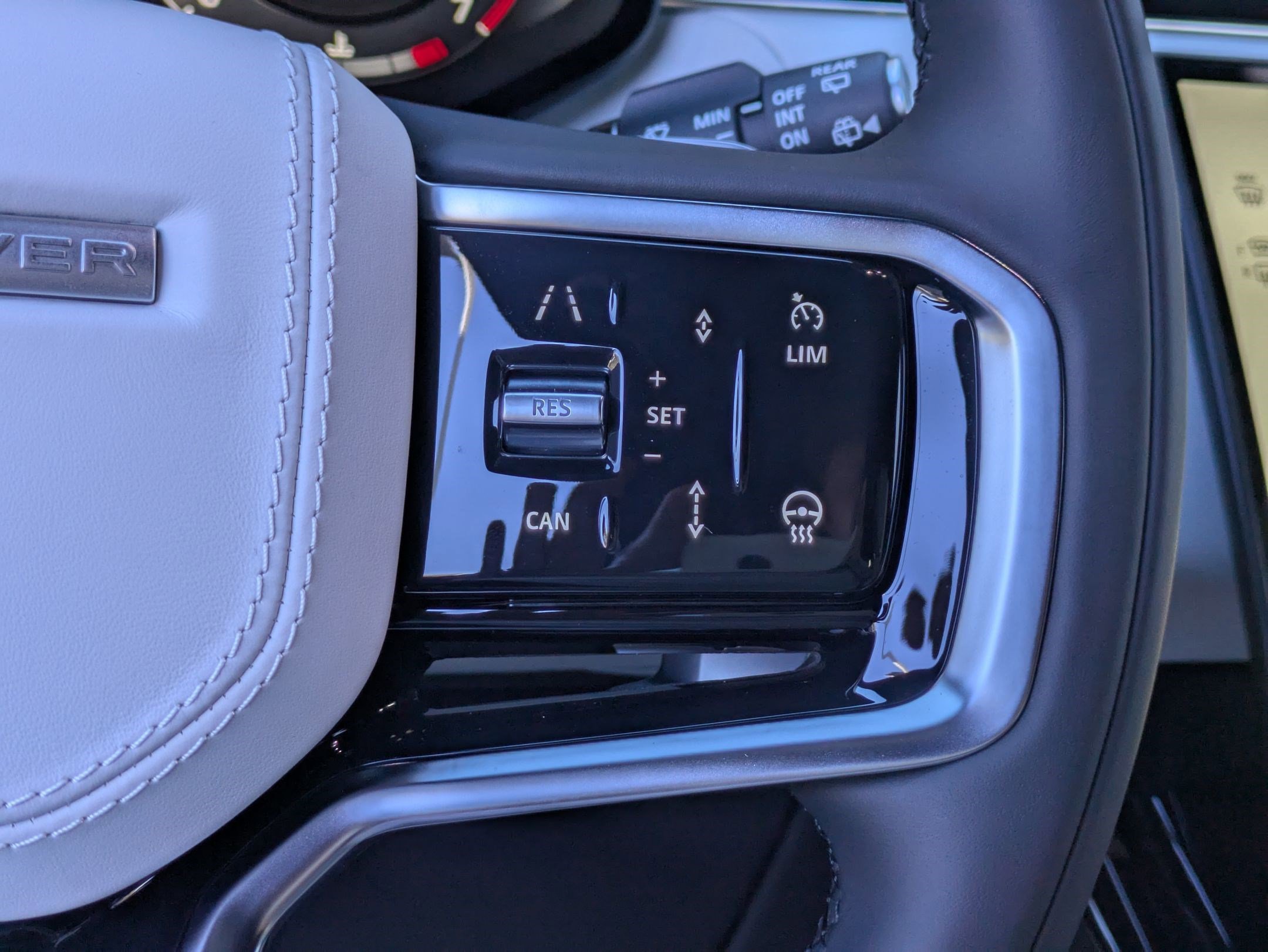 2026 Land Rover Range Rover Sport SE