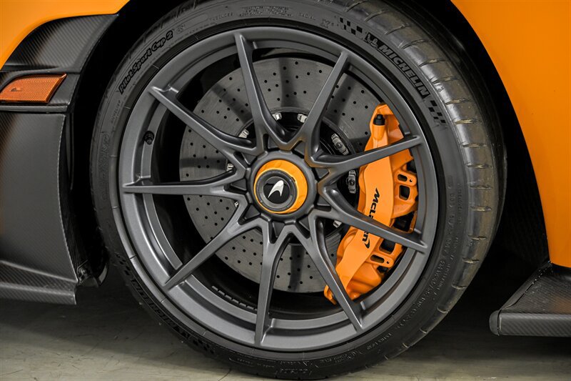 Used 2019 McLaren Senna photo 21