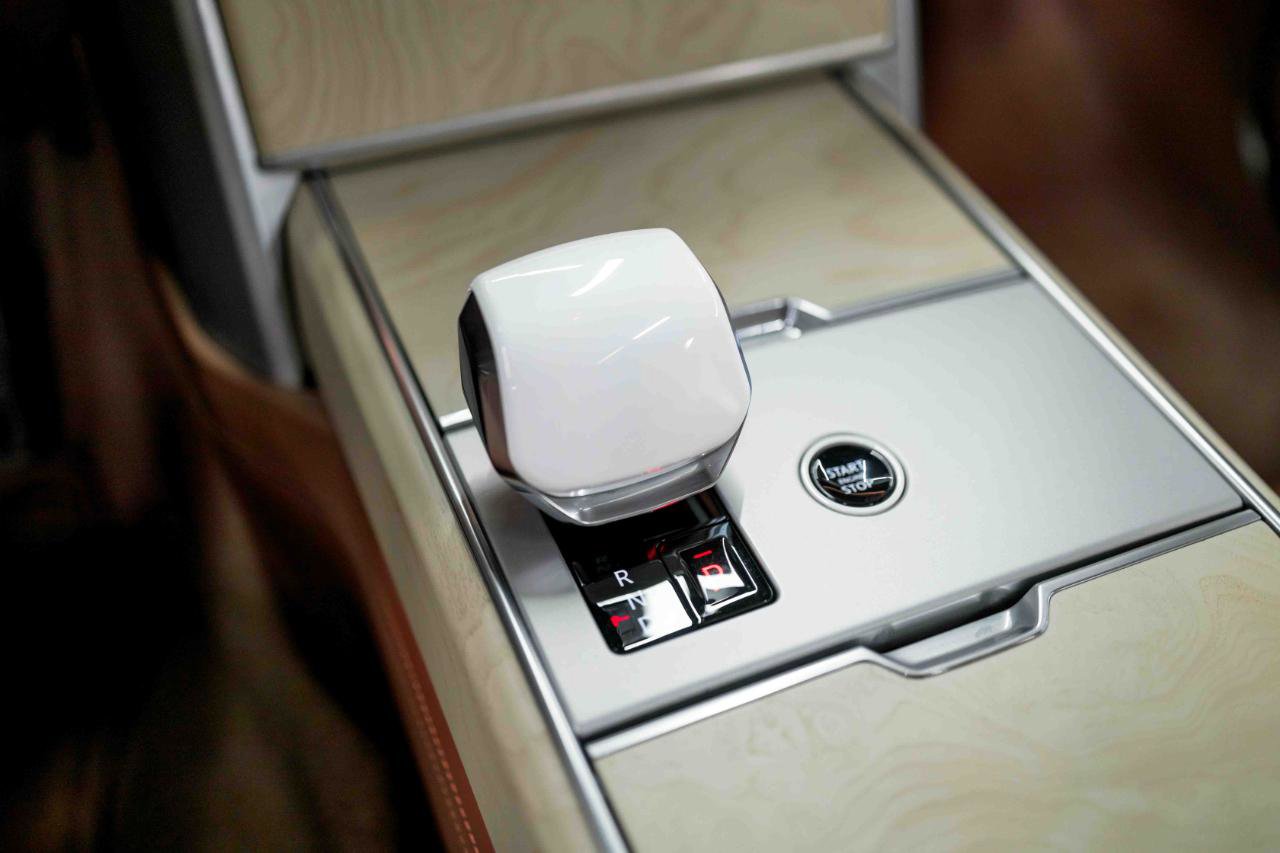 2024 Land Rover Range Rover SV