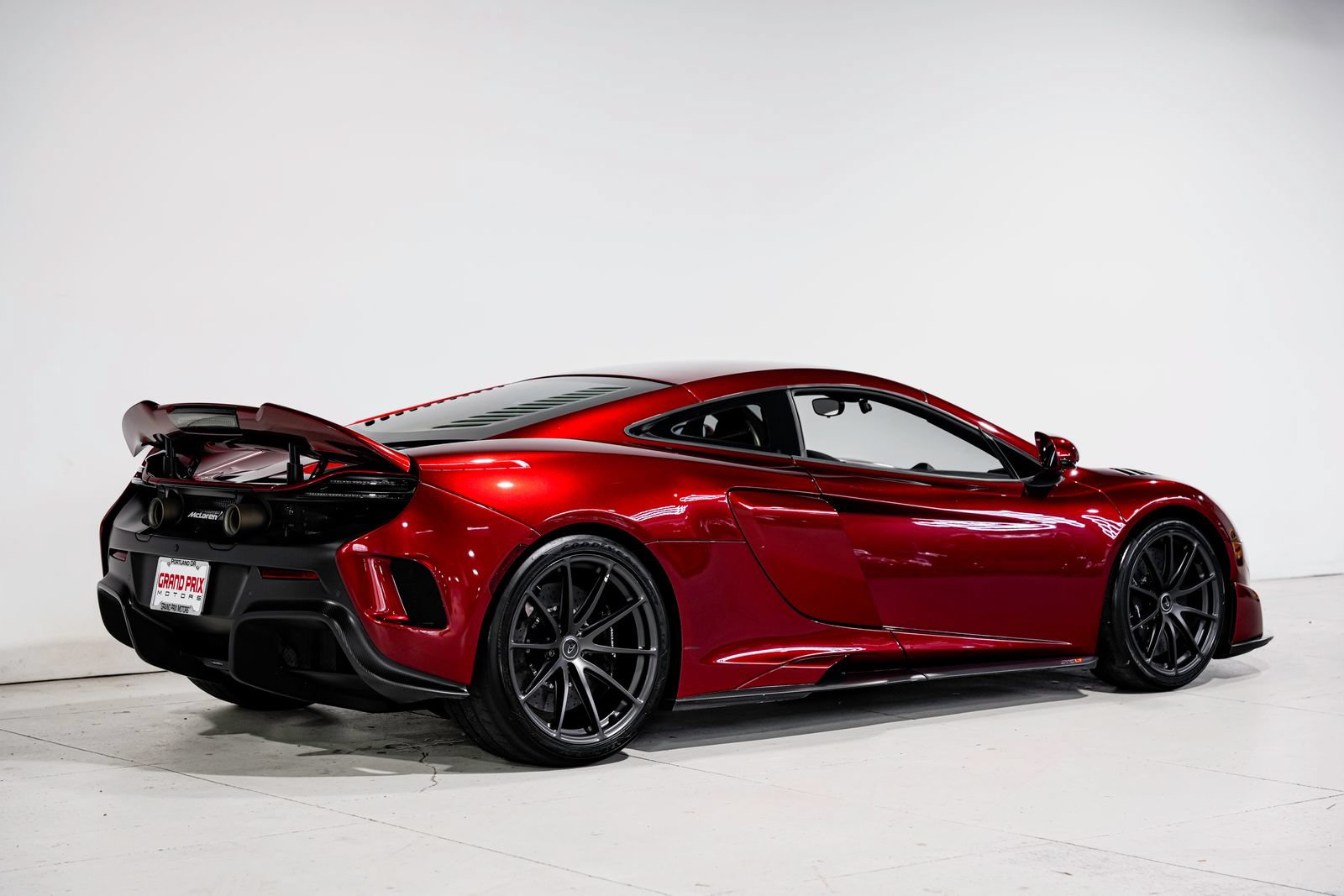 Used 2016 McLaren 675LT Coupe photo 4